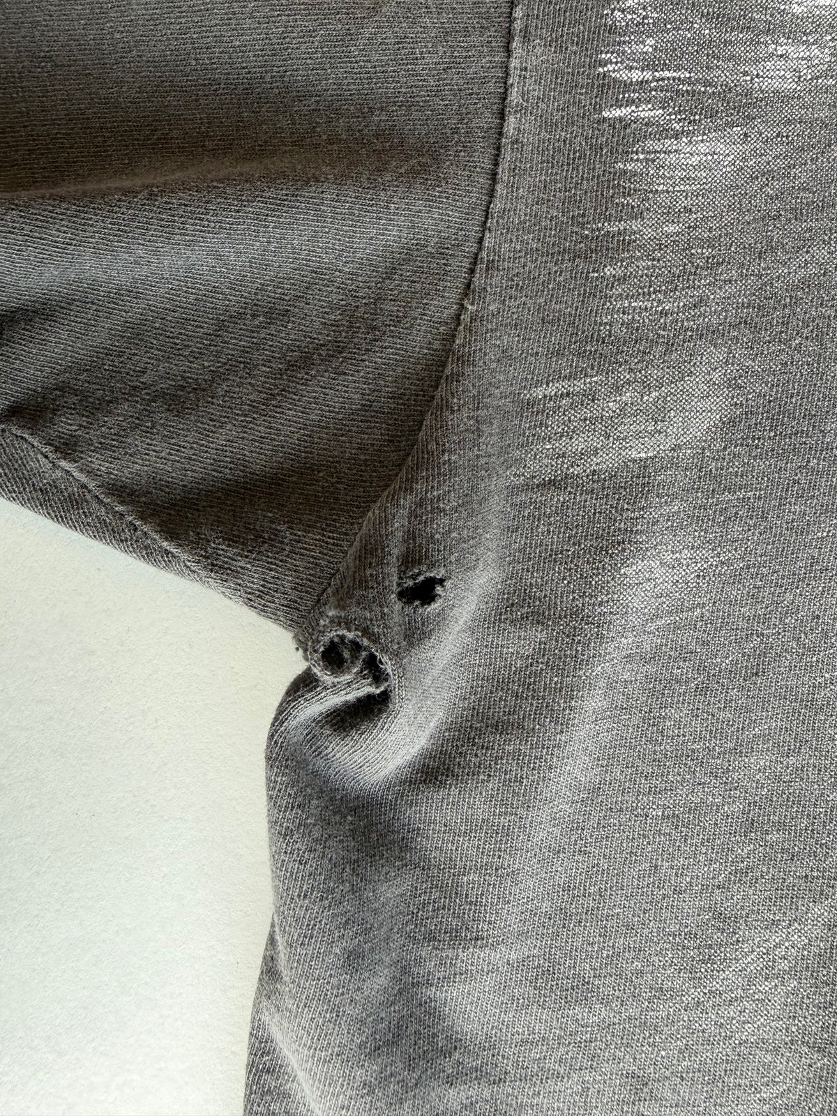 Distressed '98 Wolf Graphic T-Shirt