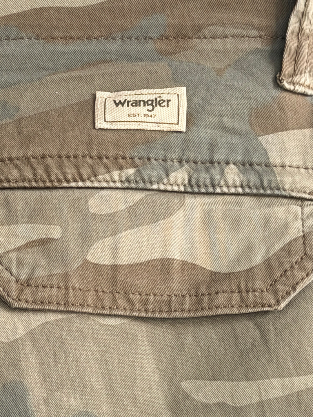 Vintage Wrangler Regular Taper Fit Camo Pants
